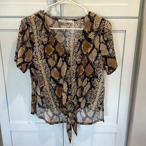 Ellison size M top